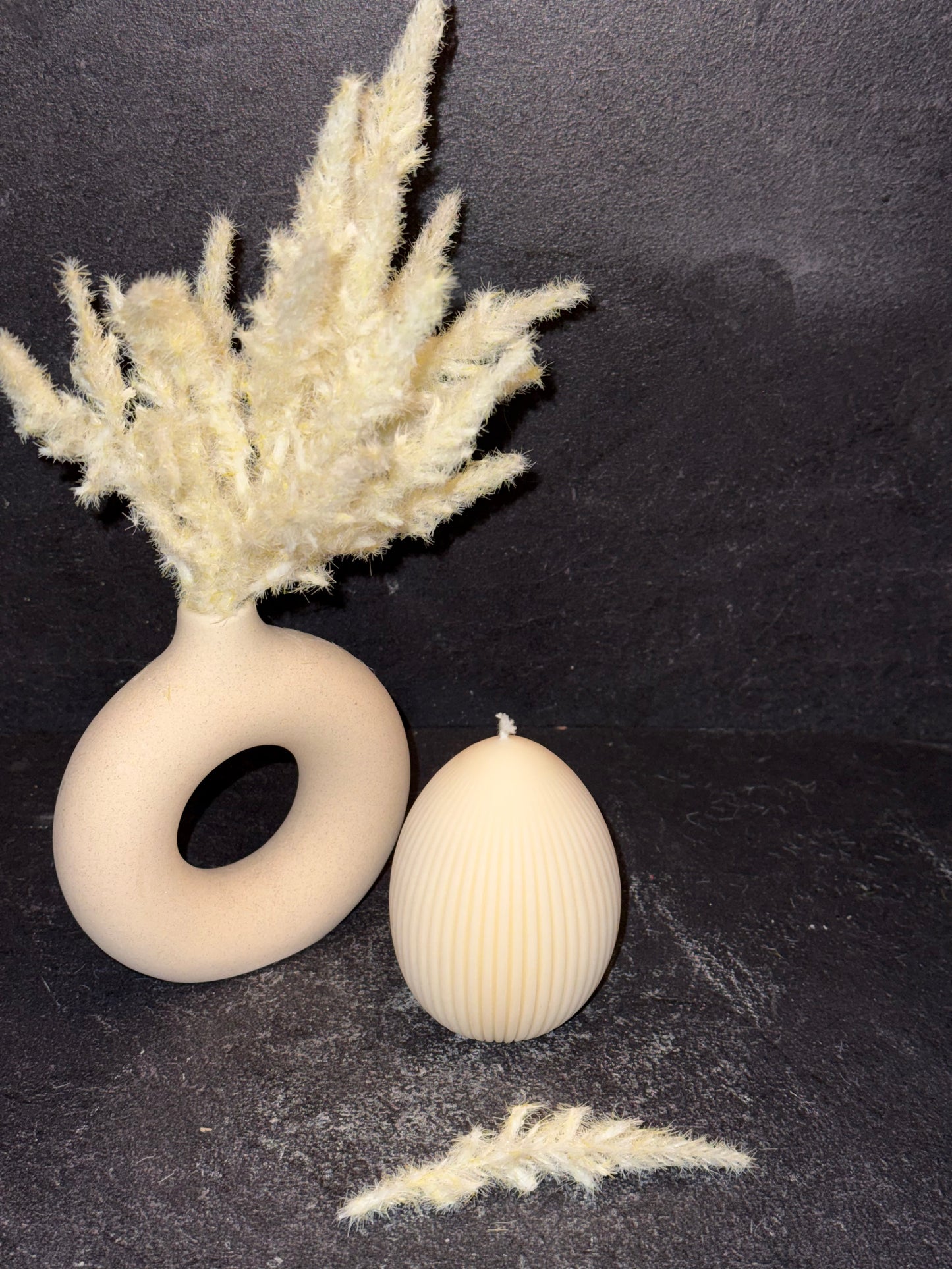 Geriffeltes Deko-Ei Kerze