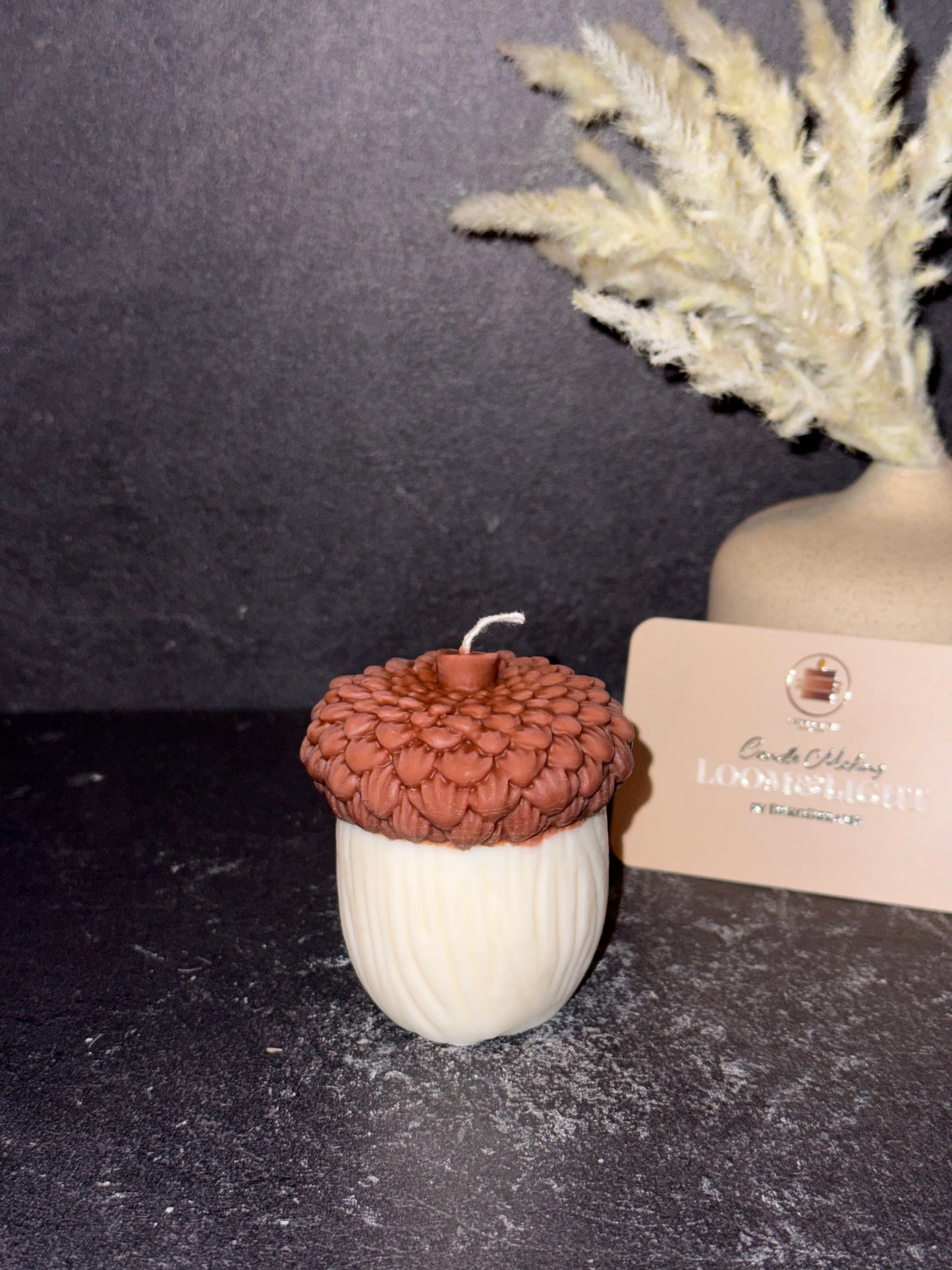 Eichel-Kerze aus Rapswachs – Handgegossen im natürlichen Zweiton-Design