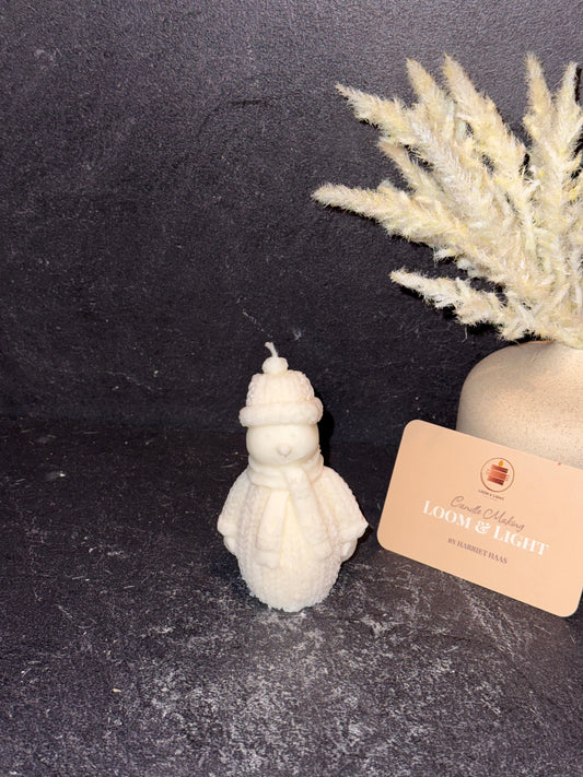 Frosty Knit – Handgegossene Rapswachskerze