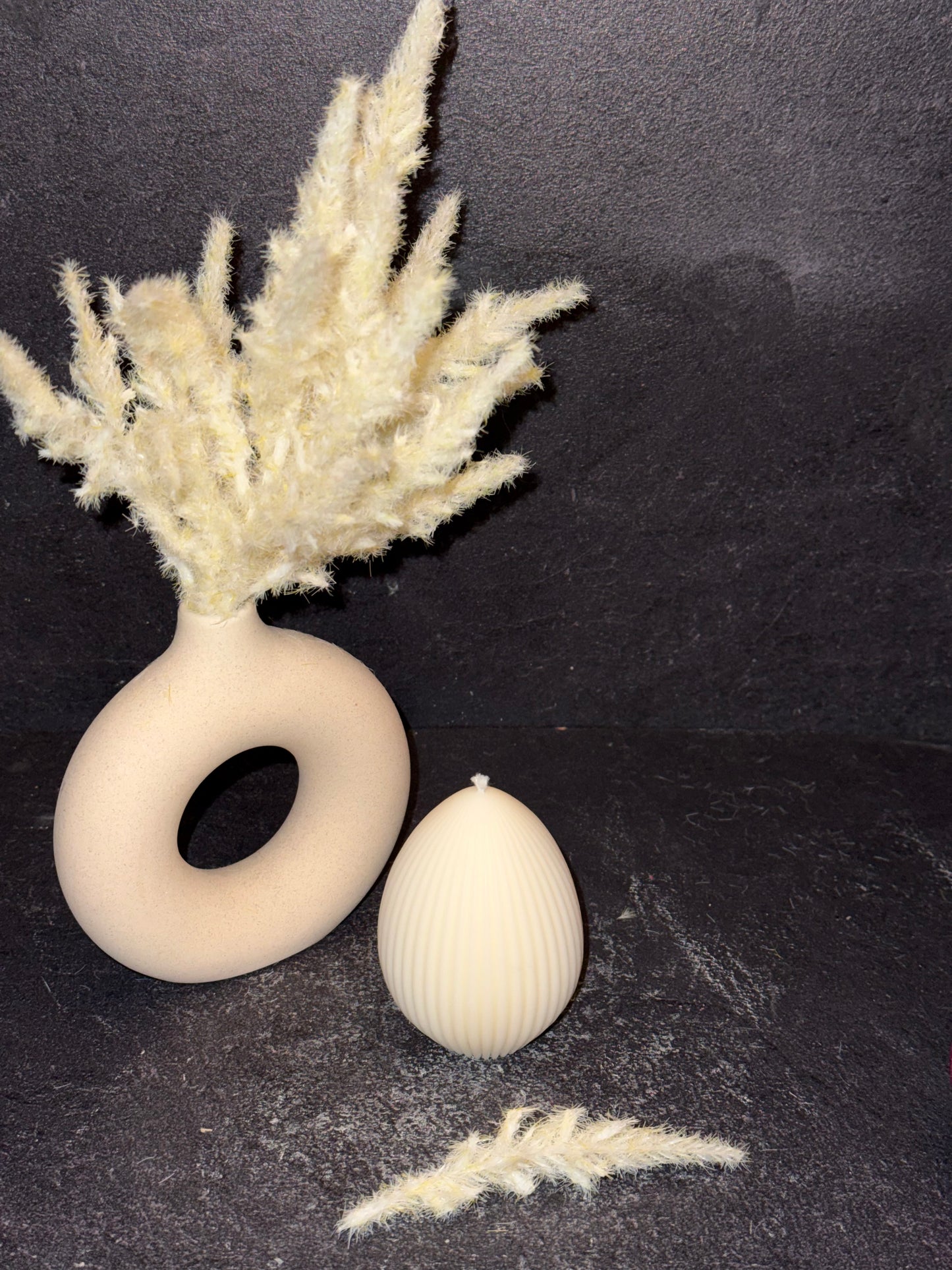 Geriffeltes Deko-Ei Kerze