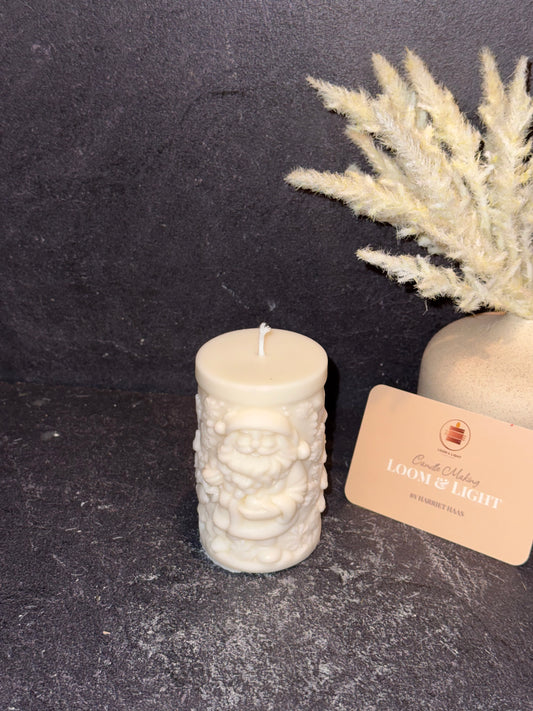 Santa Relief Candle – Handgegossene Rapswachskerze