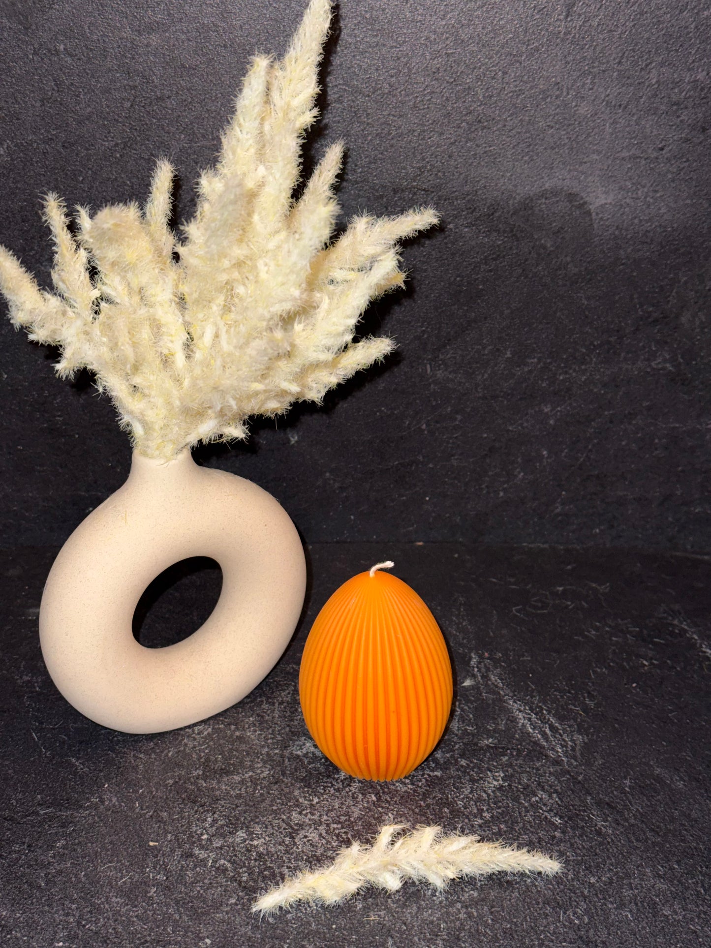 Geriffeltes Deko-Ei Kerze