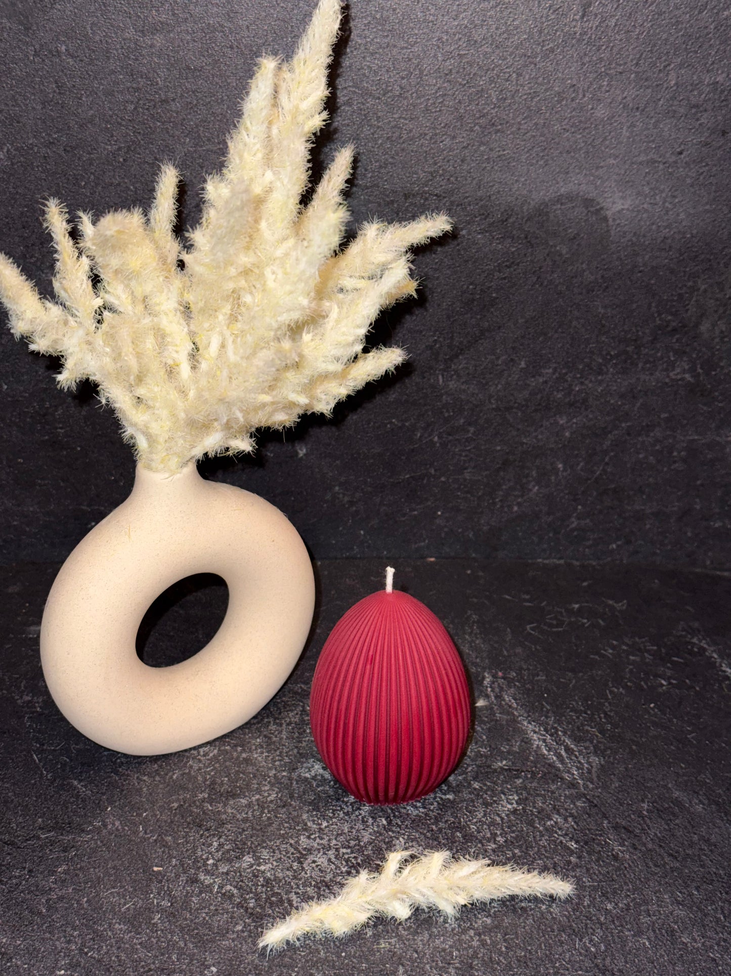 Geriffeltes Deko-Ei Kerze